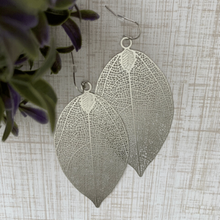 Load image into Gallery viewer, Metal Leaf Earrings
